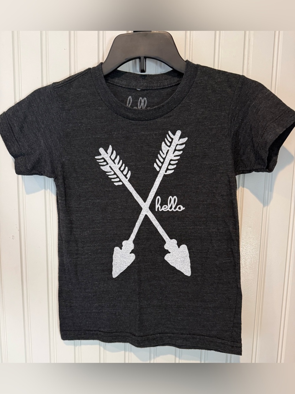 Hello Charcoal gray Short Sleeve Tee with White Arrow Graphic